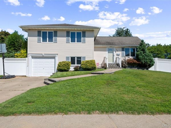 3993 Bernice Road , Seaford, NY 11783