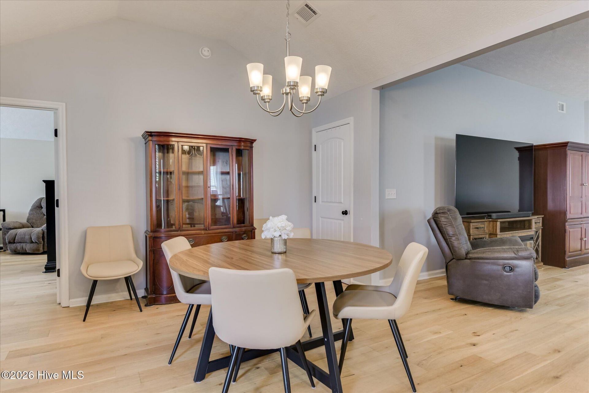601 Raleigh Drive Photo 15