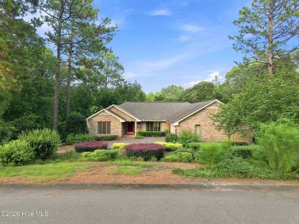 100 Sakonnet Trail, Pinehurst, NC 28374