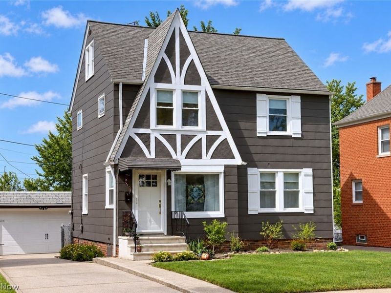 568 Darlington Drive, Bedford, OH 44146 Photo 2