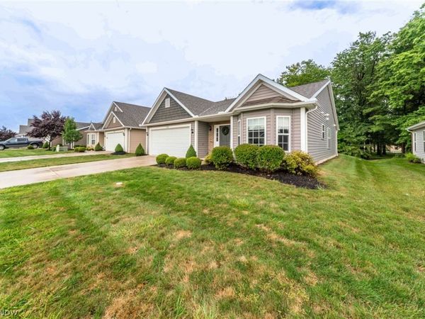 27282 Emerald Oval N, Olmsted Twp, OH 44138