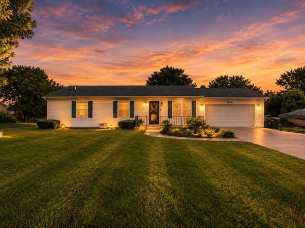 54241 Ridgeview Circle, Paw Paw, MI 49079
