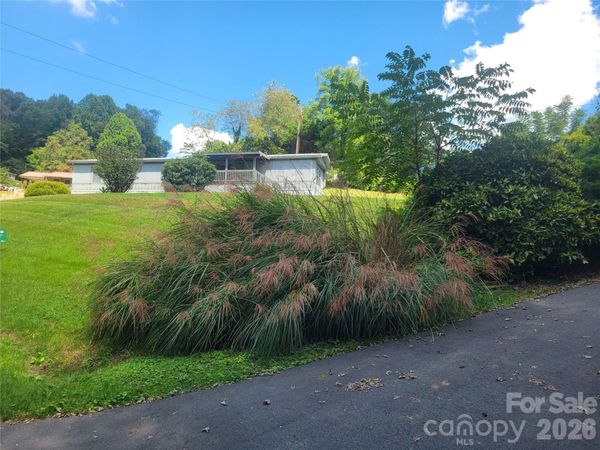 204 Kudzu Loop , Waynesville, NC 28786