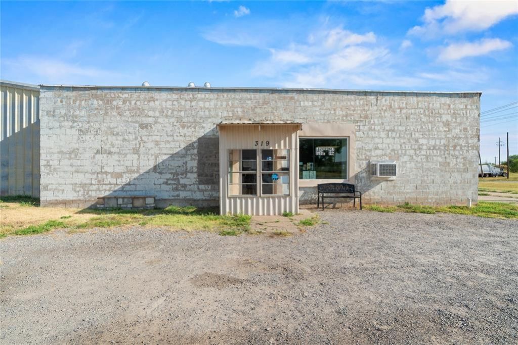 319 E Main Street, Watonga, OK 73772 Main Photo