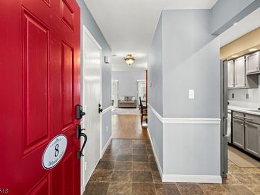 8 Delaware Ln, Branchburg, NJ 08876
