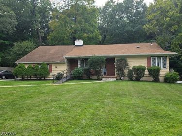 39 Greendale Rd, Cedar Grove, NJ 07009