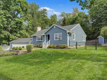 3 Linda Ln, Andover, NJ 07860