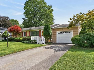 65 Brentwood Lane, Fairport, NY 14450