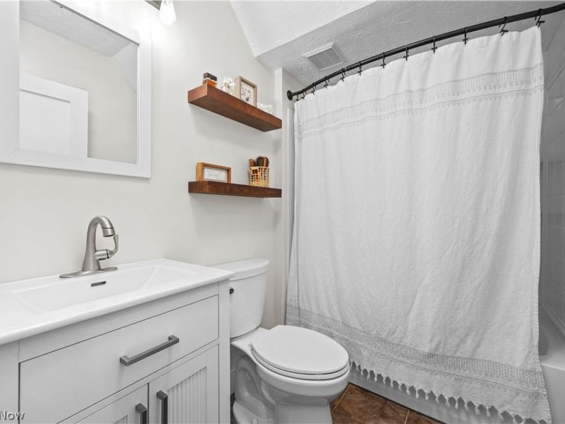 319 E Main Street, South Amherst, OH 44001 Photo 11