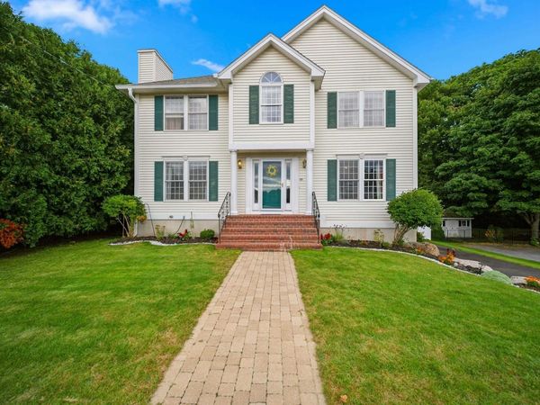 89 Stonington Drive, Manchester, NH 03109