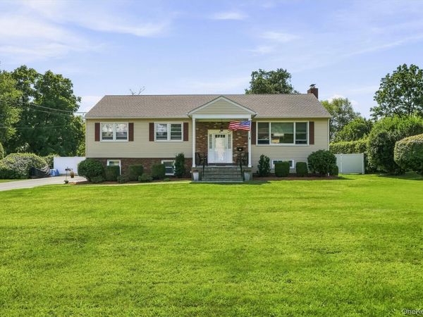 53 Greenwood Lane, Valhalla, NY 10595