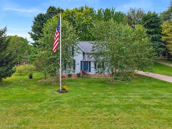 3054 Swamp Street NE, Hartville, OH 44632