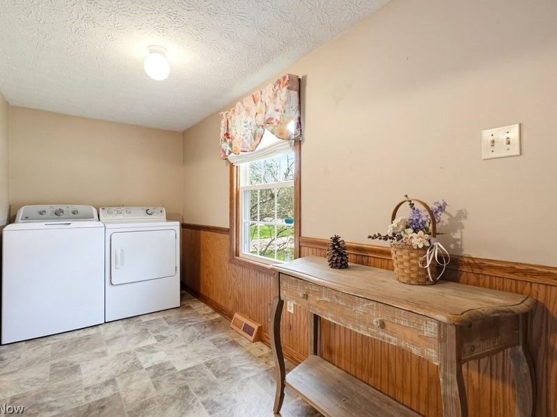 3054 Swamp Street NE, Hartville, OH 44632 Photo 10
