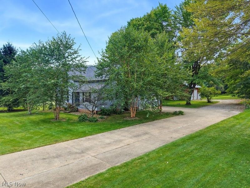 3054 Swamp Street NE, Hartville, OH 44632 Photo 2