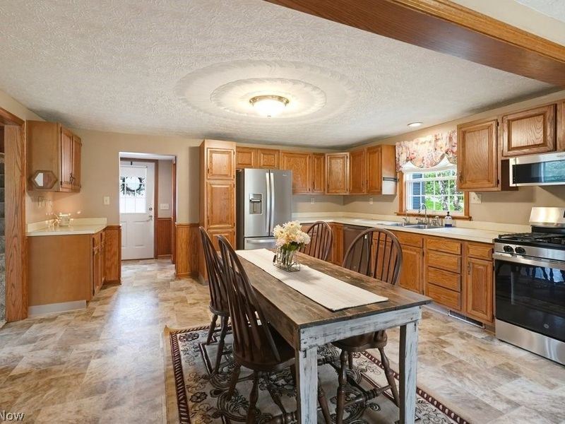 3054 Swamp Street NE, Hartville, OH 44632 Photo 4