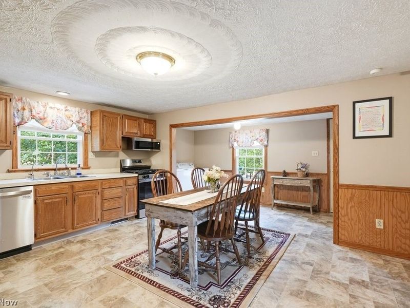 3054 Swamp Street NE, Hartville, OH 44632 Photo 8
