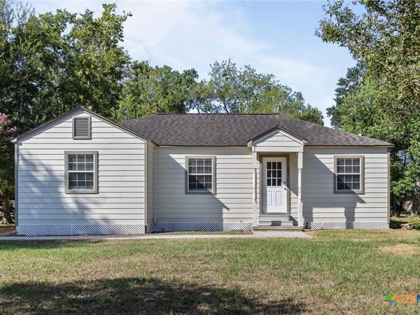 607 Hanover Street, Edna, TX 77957