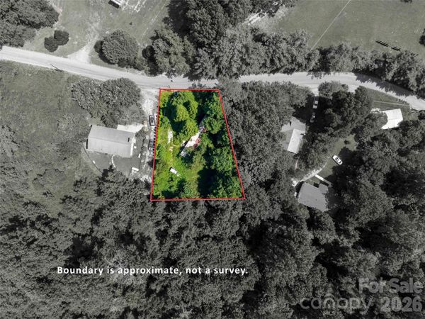 154 Pacolet Street , Saluda, NC 28773