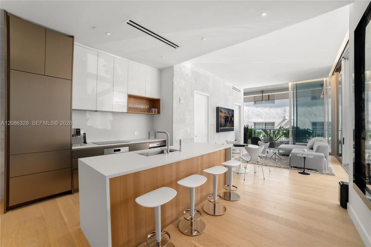 304 Ocean Dr, Unit 102, Miami Beach, FL 33139 Photo