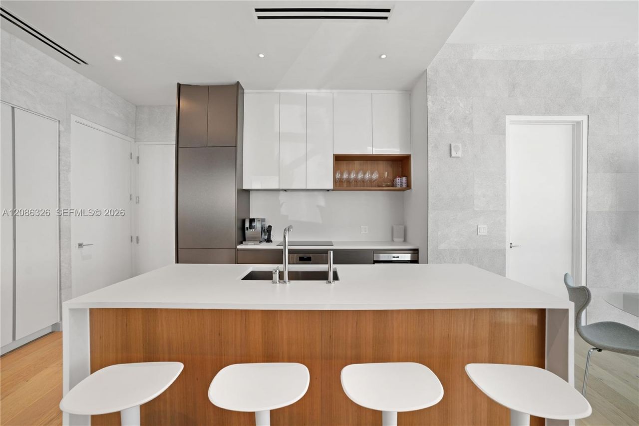 304 Ocean Dr, Unit 102, Miami Beach, FL 33139 Photo