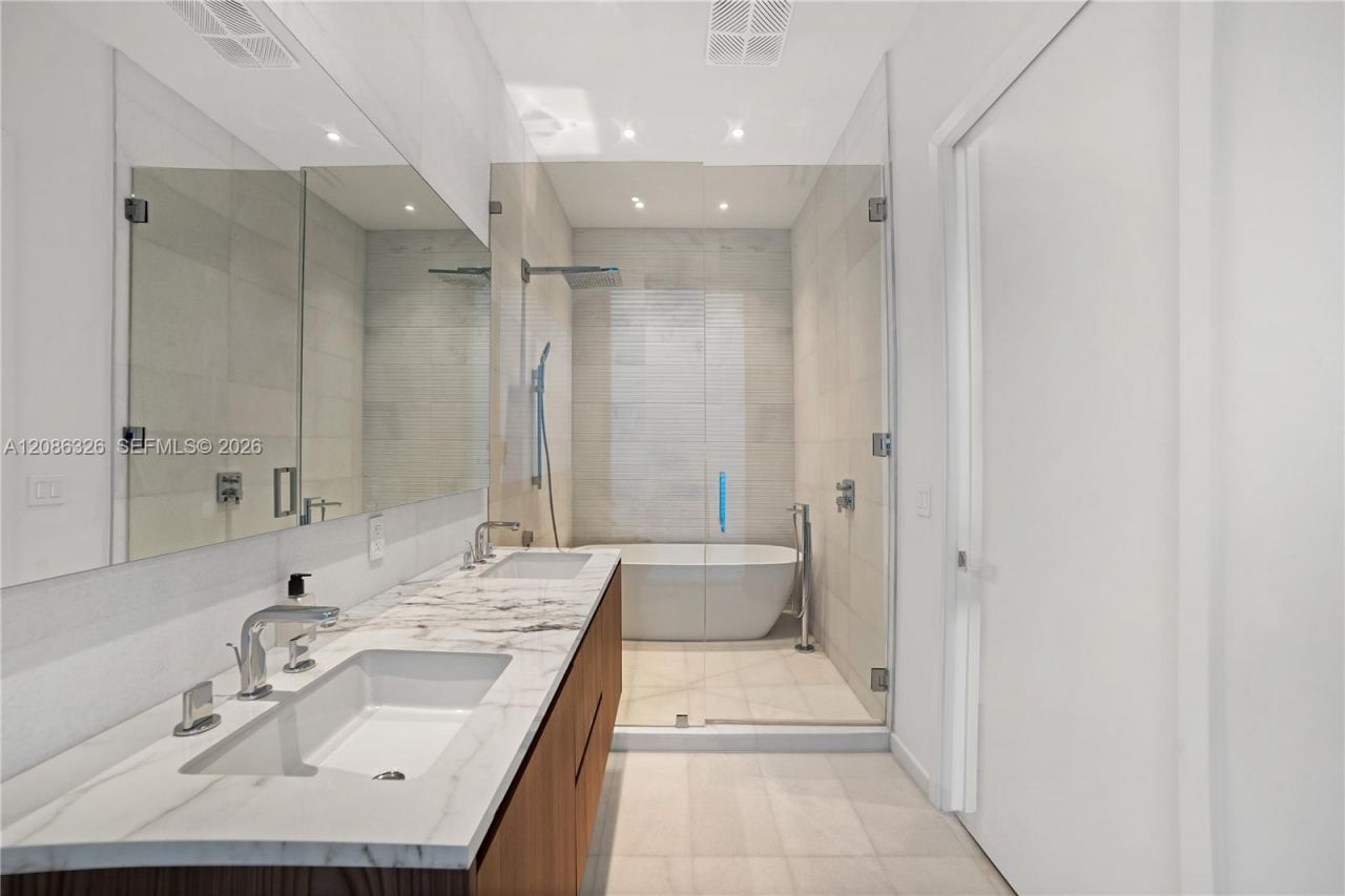 304 Ocean Dr, Unit 102, Miami Beach, FL 33139 Photo