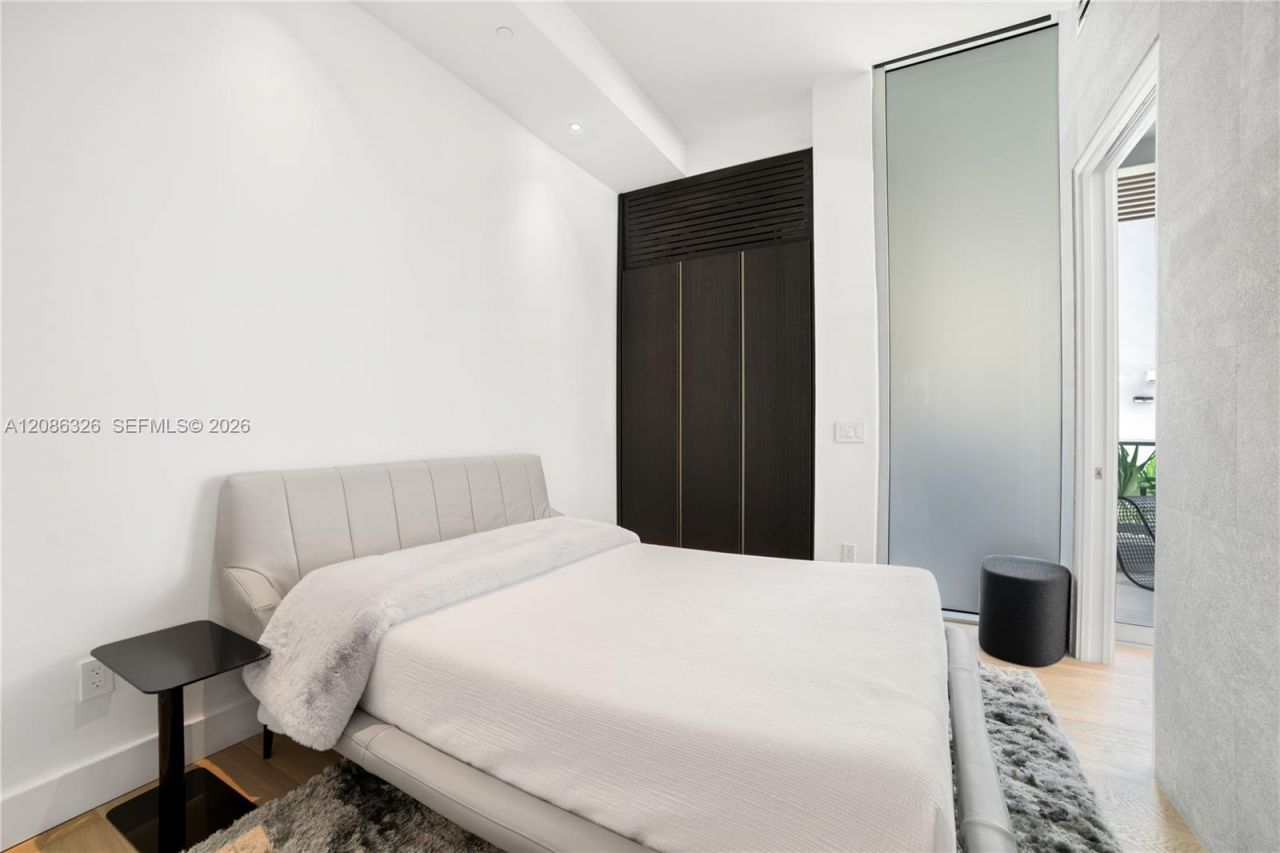 304 Ocean Dr, Unit 102, Miami Beach, FL 33139 Photo