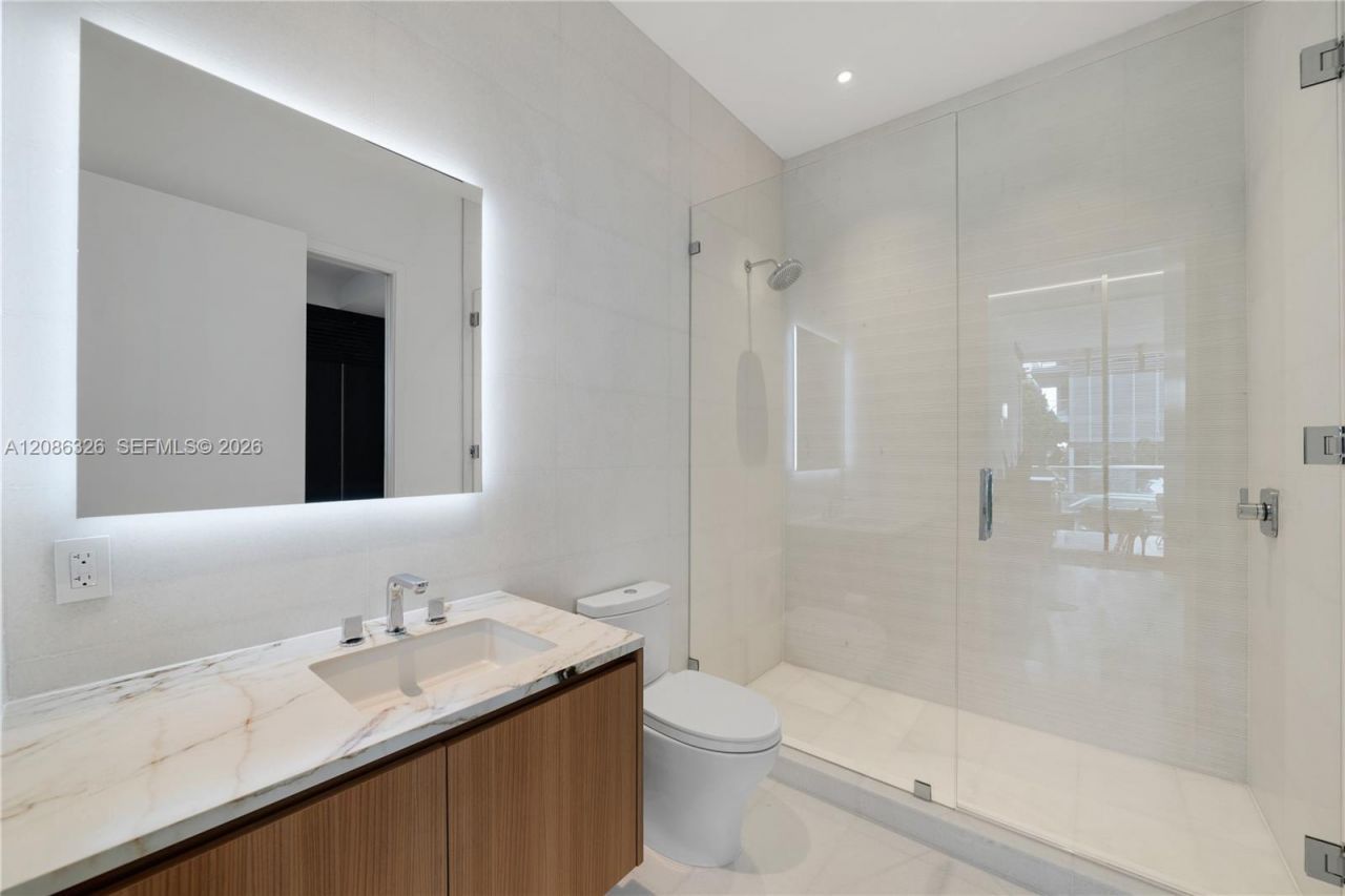 304 Ocean Dr, Unit 102, Miami Beach, FL 33139 Photo