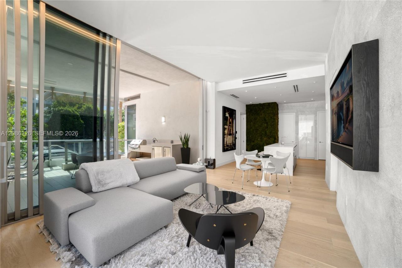 304 Ocean Dr, Unit 102, Miami Beach, FL 33139 Photo