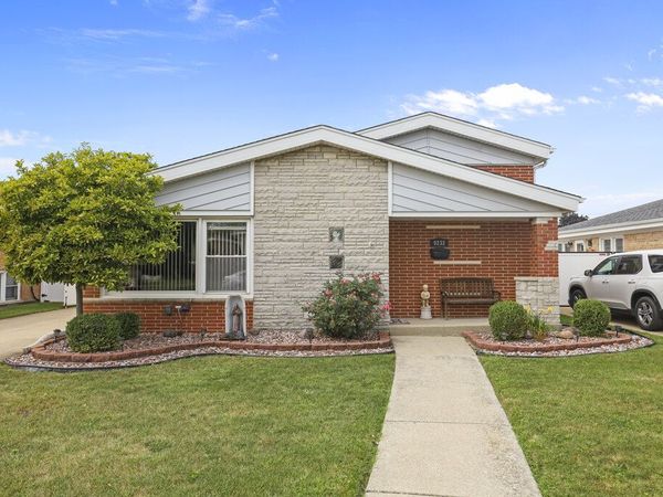 9232 Parkside Avenue , Oak Lawn, IL 60453