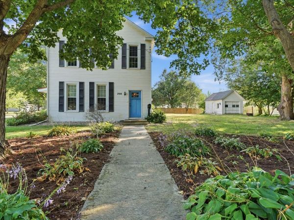 208 E Wall Street, Lexington, IL 61753