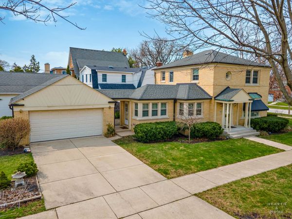 400 W Milburn Avenue , Mount Prospect, IL 60056