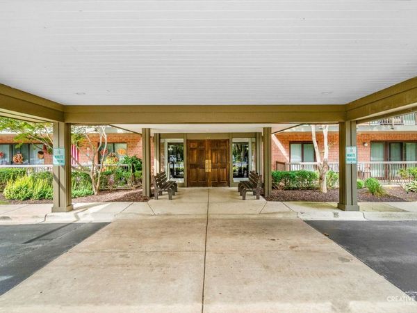 6443 clarendon hills Road , Unit 107, Willowbrook, IL 60527