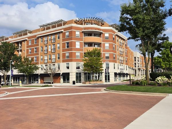 400 Village Circle , Unit 302, Willow Springs, IL 60480