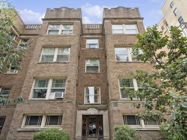 551 W Surf Street , Unit 3W, Chicago, IL 60657
