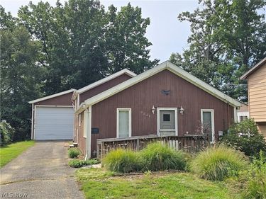1221 Lake Avenue, Aurora, OH 44202