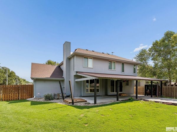 7102 S 158th Street, Omaha, NE 68136