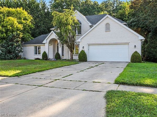 815 Saint Annes Drive , Holland, OH 43528