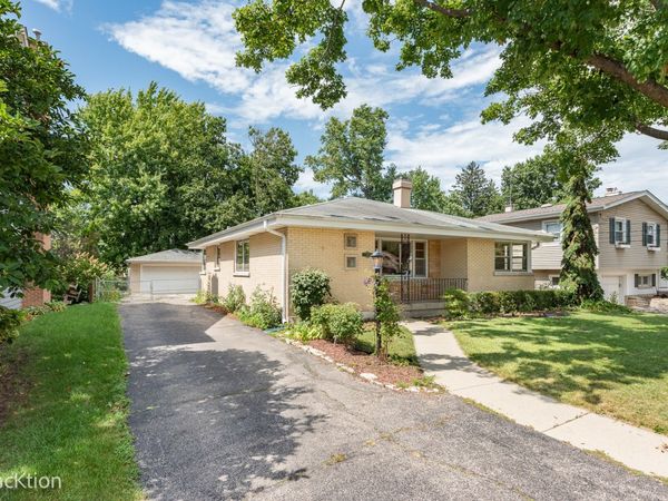 310 Merton Avenue , Glen Ellyn, IL 60137