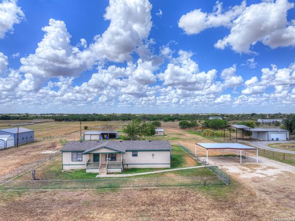 745 Warncke Rd, La Vernia, TX 78121