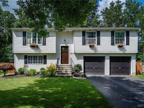 240 Greengage Circle , Amherst, NY 14051