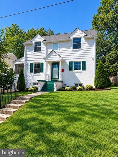 1826 N Quesada Street N, Arlington, VA 22205 Main Photo