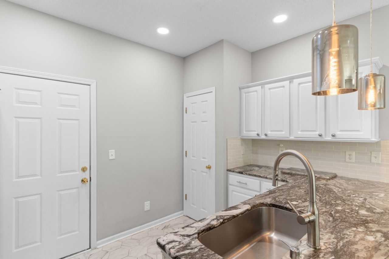 4358 Rivergate Ln. Photo 6