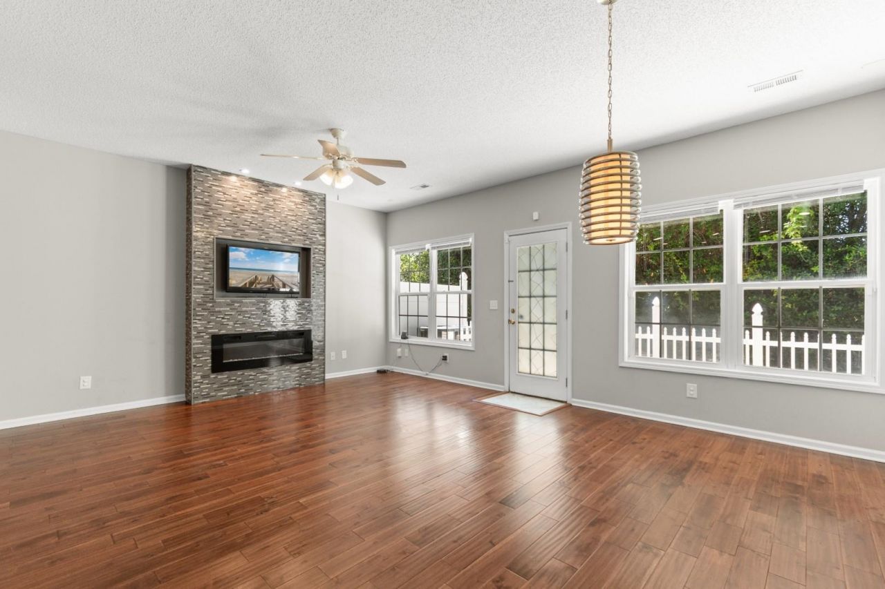 4358 Rivergate Ln. Photo 7