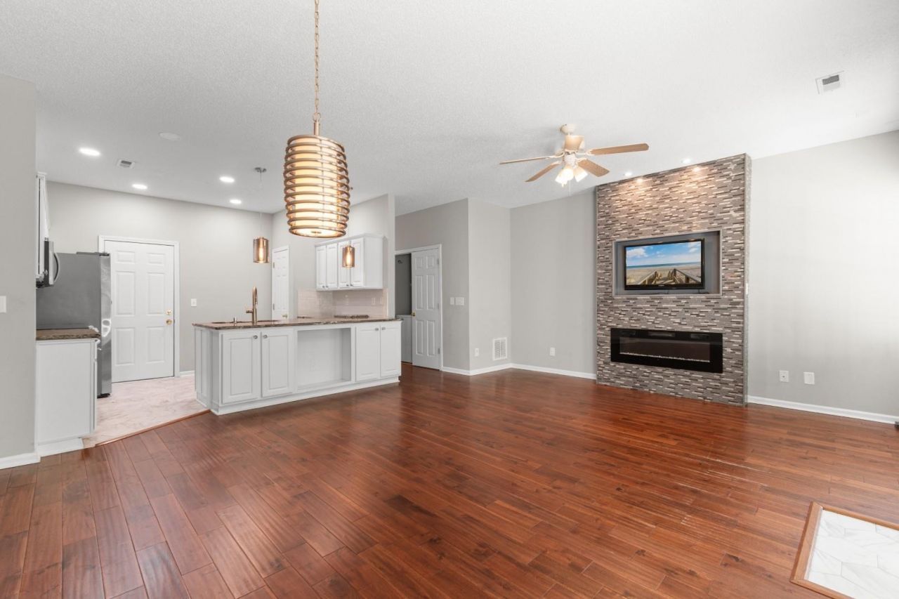 4358 Rivergate Ln. Photo 8