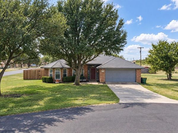 100 Meadow Ridge Drive, Venus, TX 76084