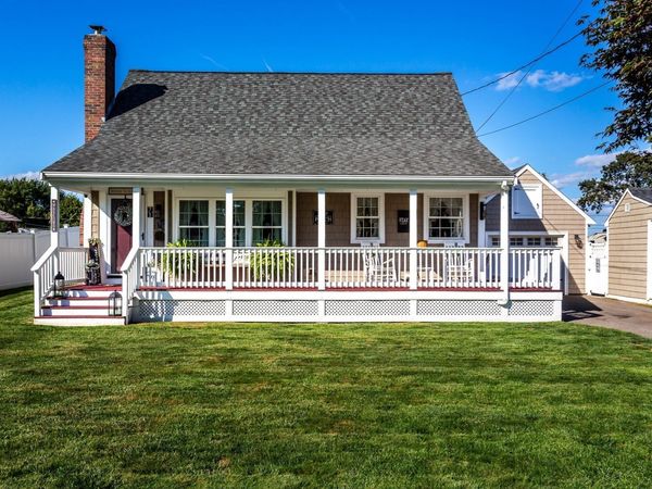 71 Sycamore St, Swansea, MA 02777