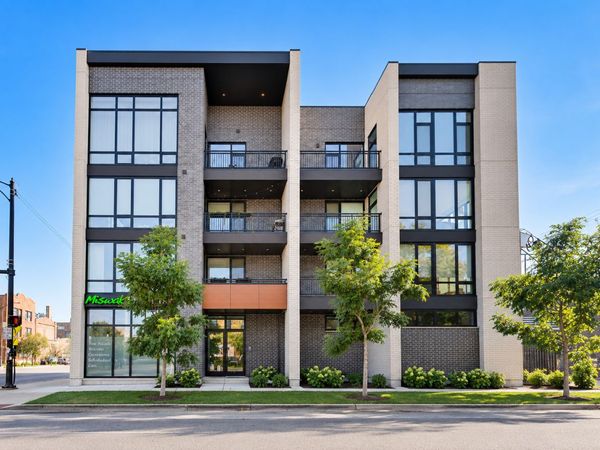 2405 W Iowa Street , Unit 402, Chicago, IL 60622