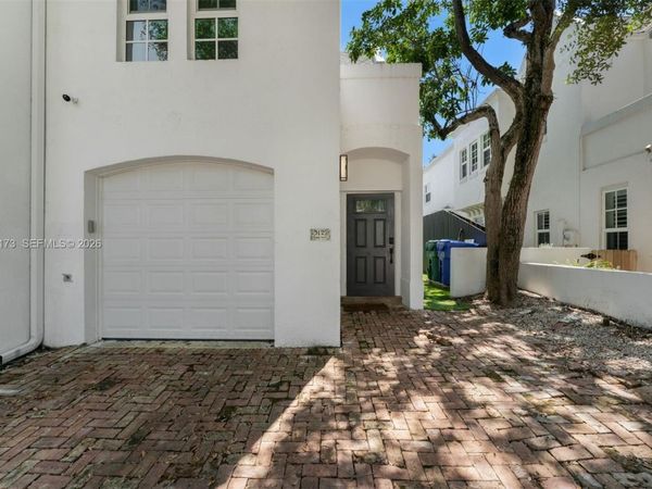 3125 Paola Dr , Miami, FL 33133