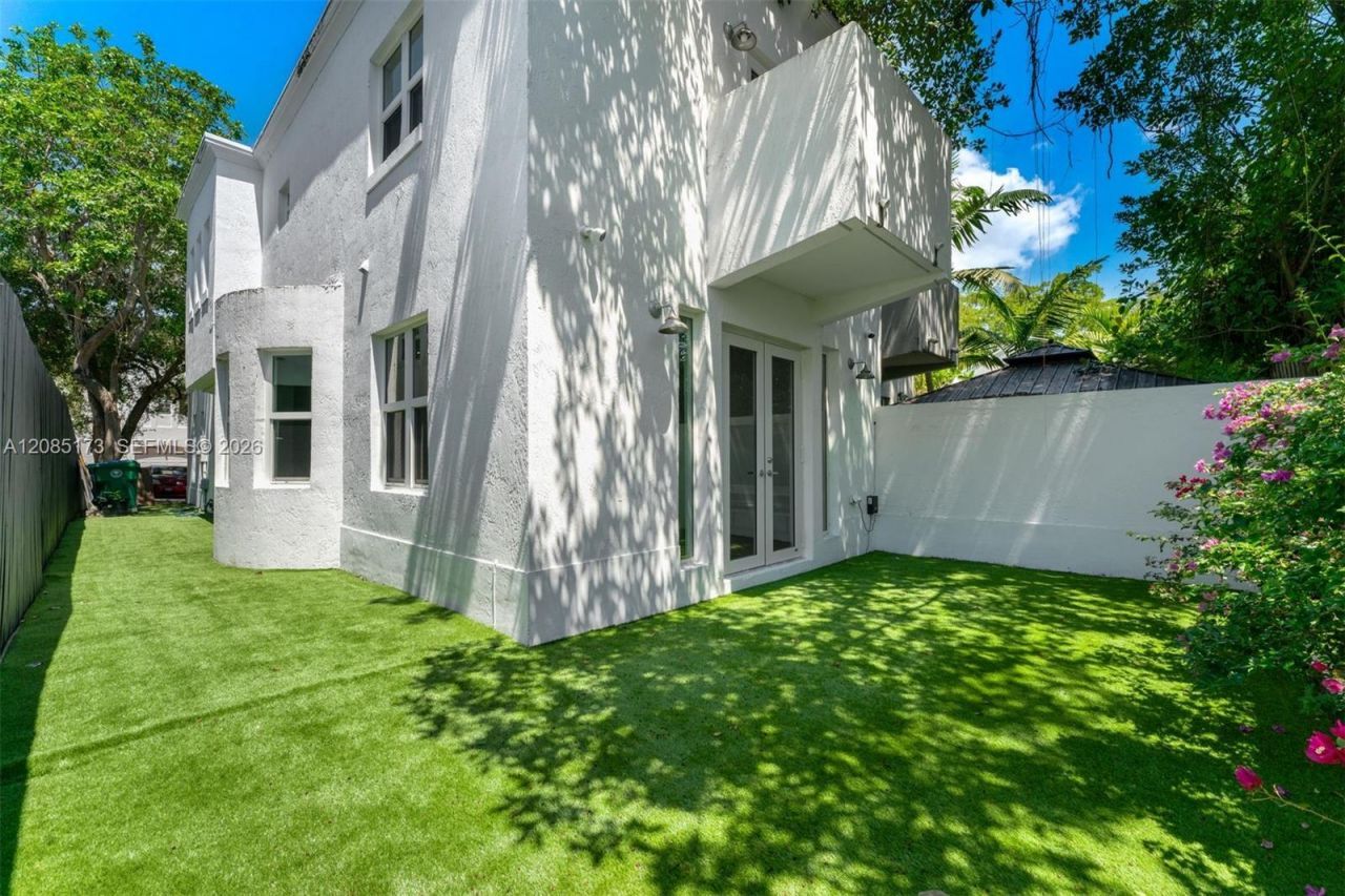 3125 Paola Dr, Miami, FL 33133 Photo