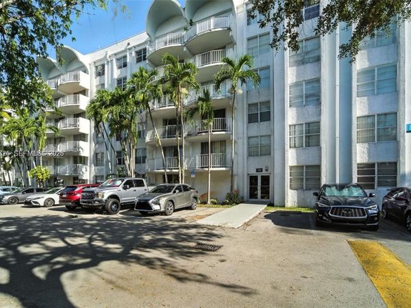 488 NW 165th St Rd, Unit B-408, Miami, FL 33169